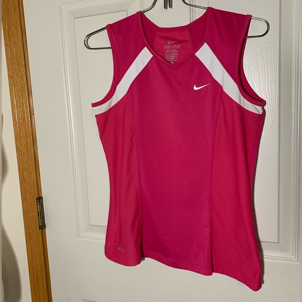 EUC Nike Dri Fit top Size L